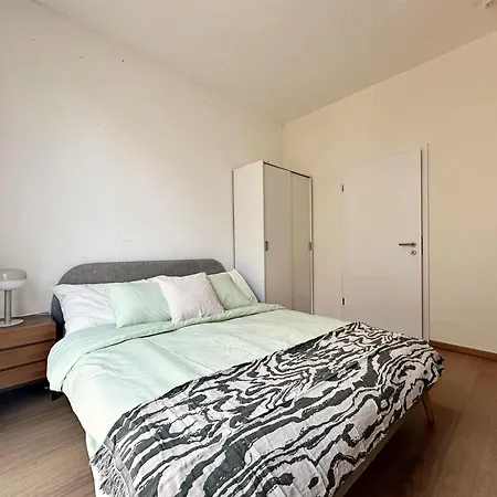 Modern Studio, De Lausanne Apartment